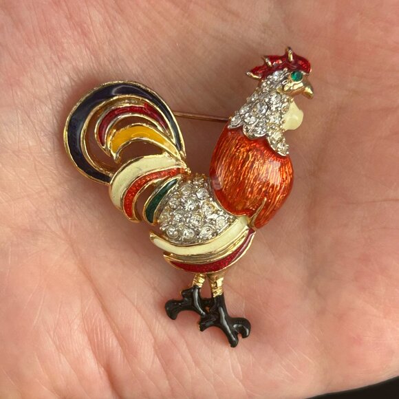 Vintage Enamel Rooster Brooch, Gold Tone Barnyard Chicken Pin - Picture 3 of 8